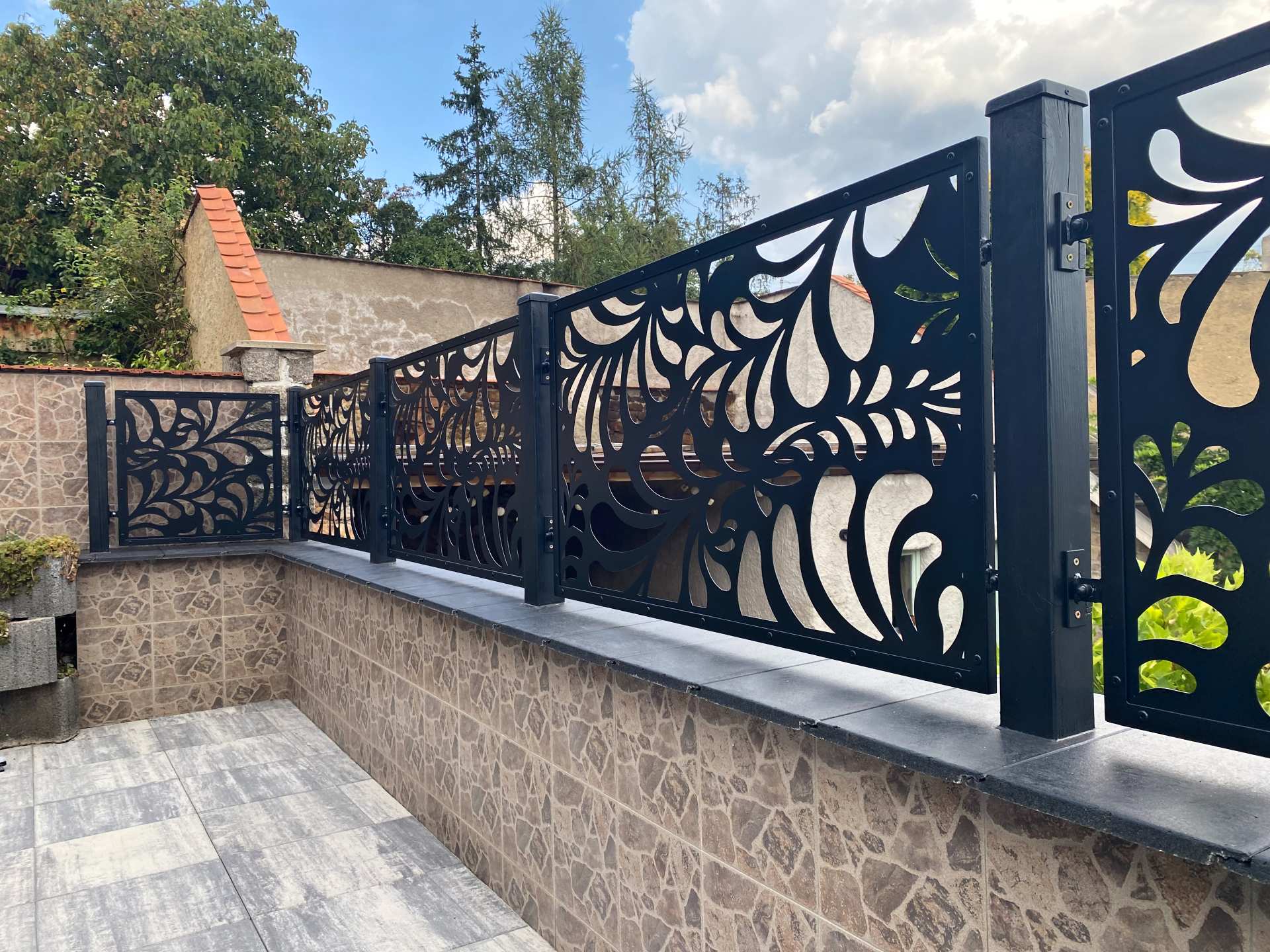 PROWERK designový plot s laserem vypálenou výplní na motivy listů rostlin